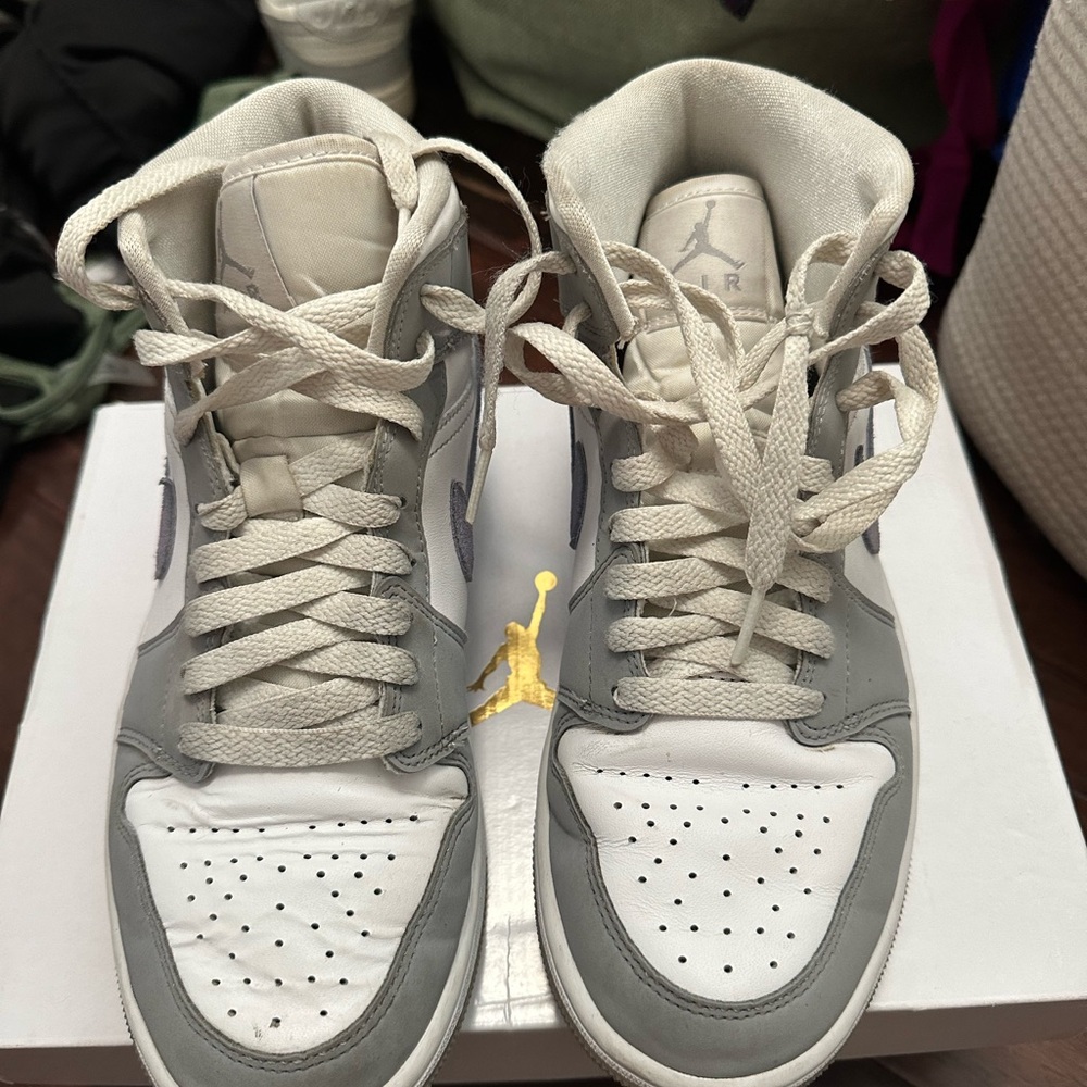 WMNS Air Jordan 1 Mid (shipped in original packaging)
